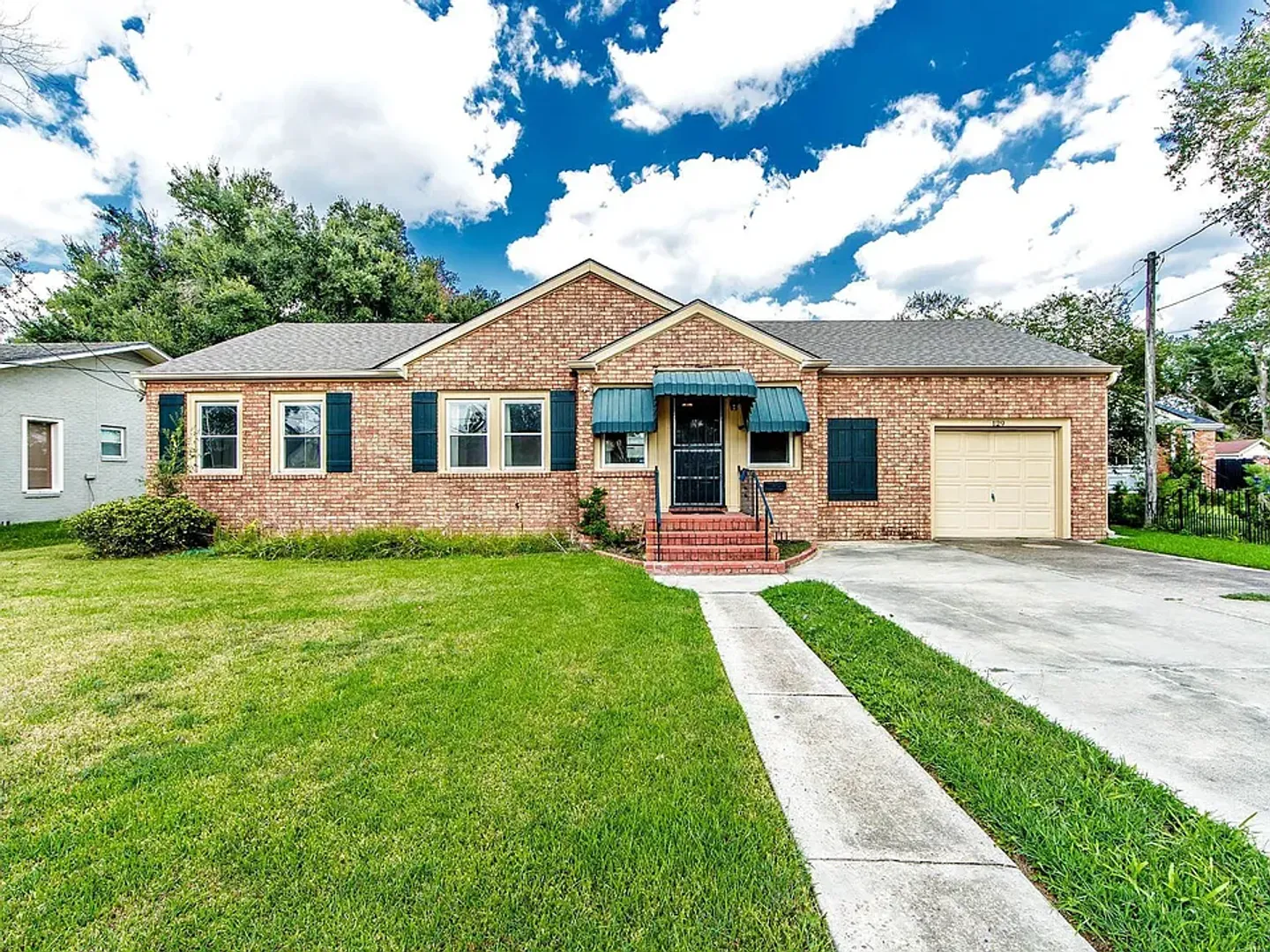 Thibodaux House: 129 Pecan St