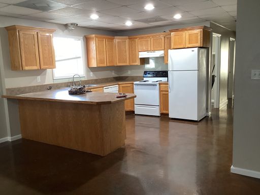 Best Value 3 Bedroom 2 Bathroom home in Gray