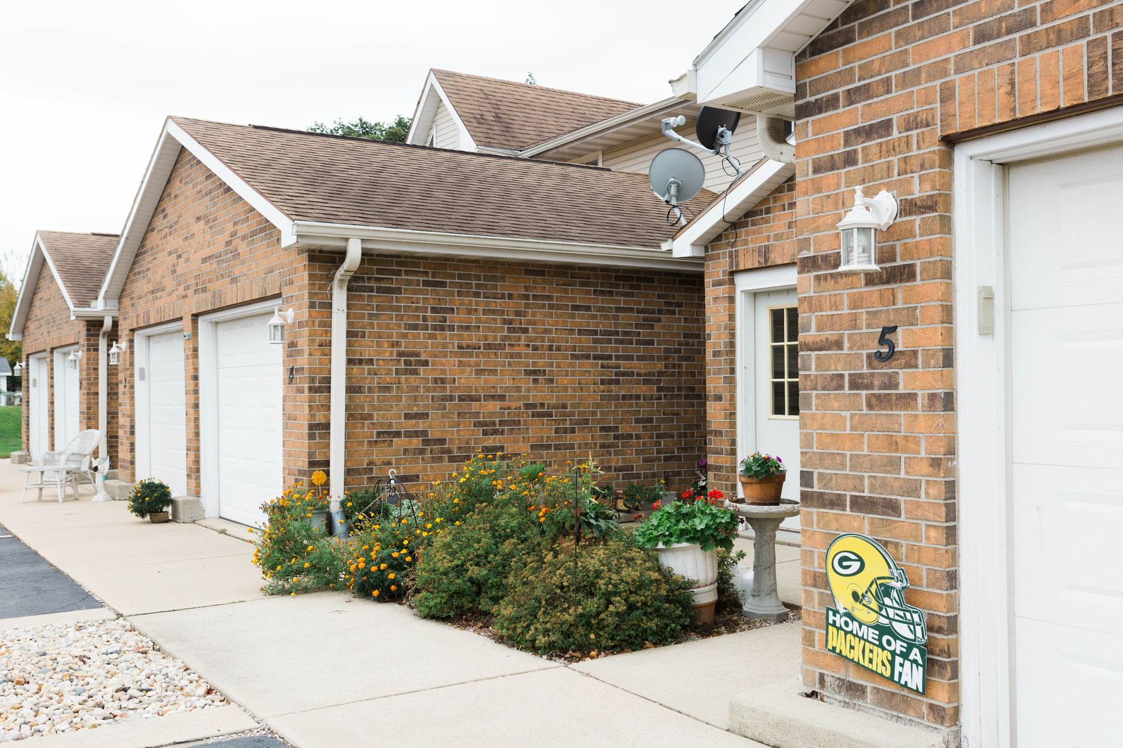 Janesville Apartment: 2900, 2906 Kennedy Road