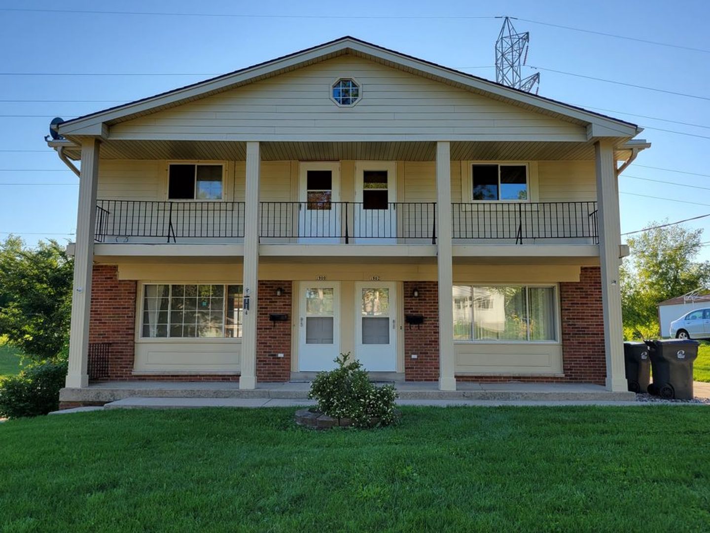 Waukesha Apartment: 1900-02 Cardinal Drive