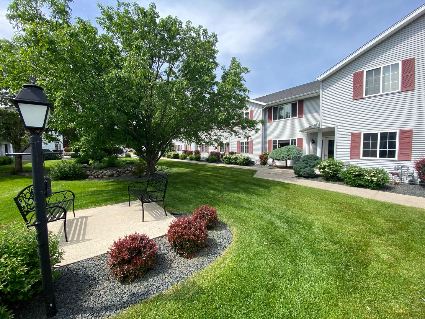 Hartford Apartment: 1022, 1024, 1028 Riverbend Drive