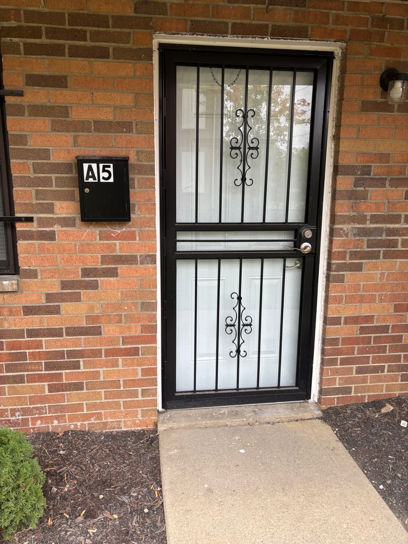 Columbus Apartment: 879 E Mound St