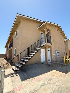Newly Remodeled Unit! – photo 1