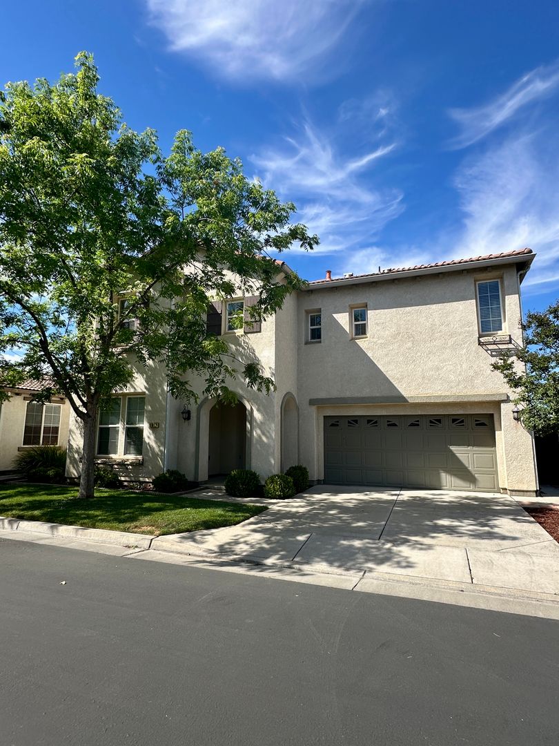 Hanford House: 1812 Bella Oaks Way