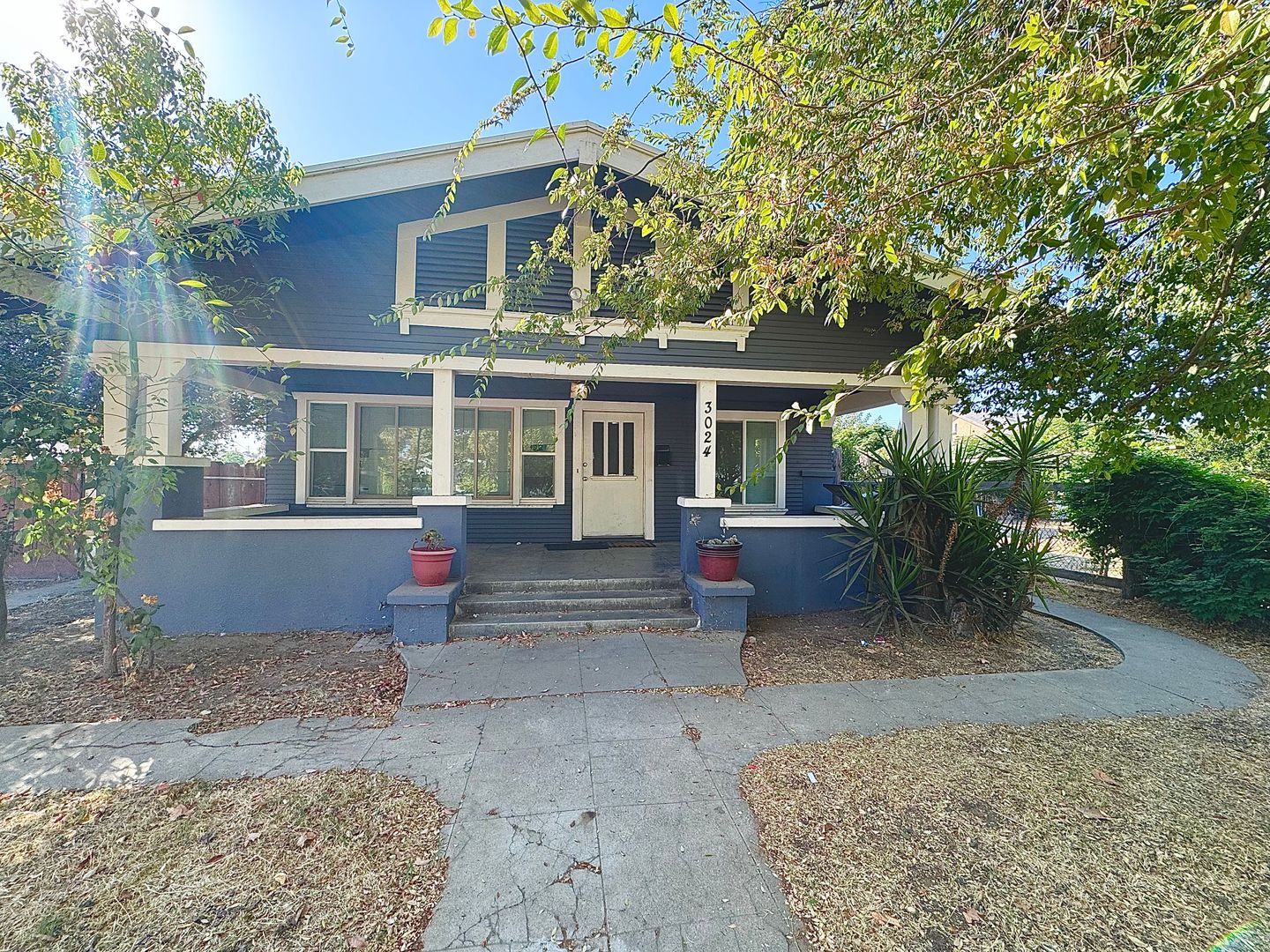 Fresno House: 3024 E Illinois Ave