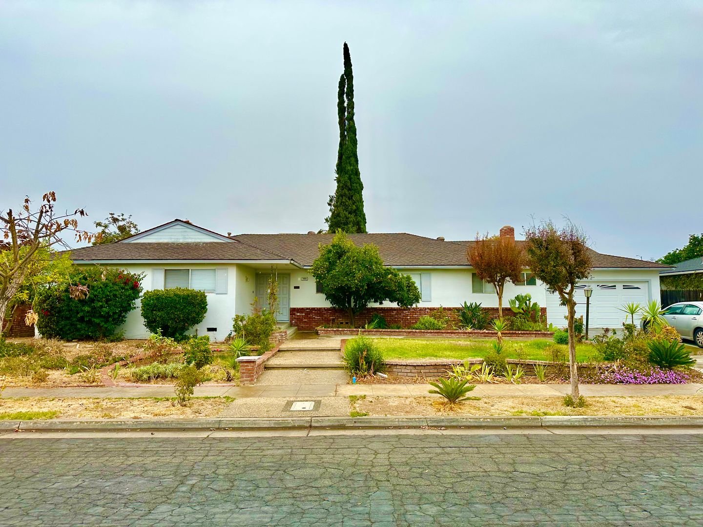 Fresno House: 1088 E Menlo Ave