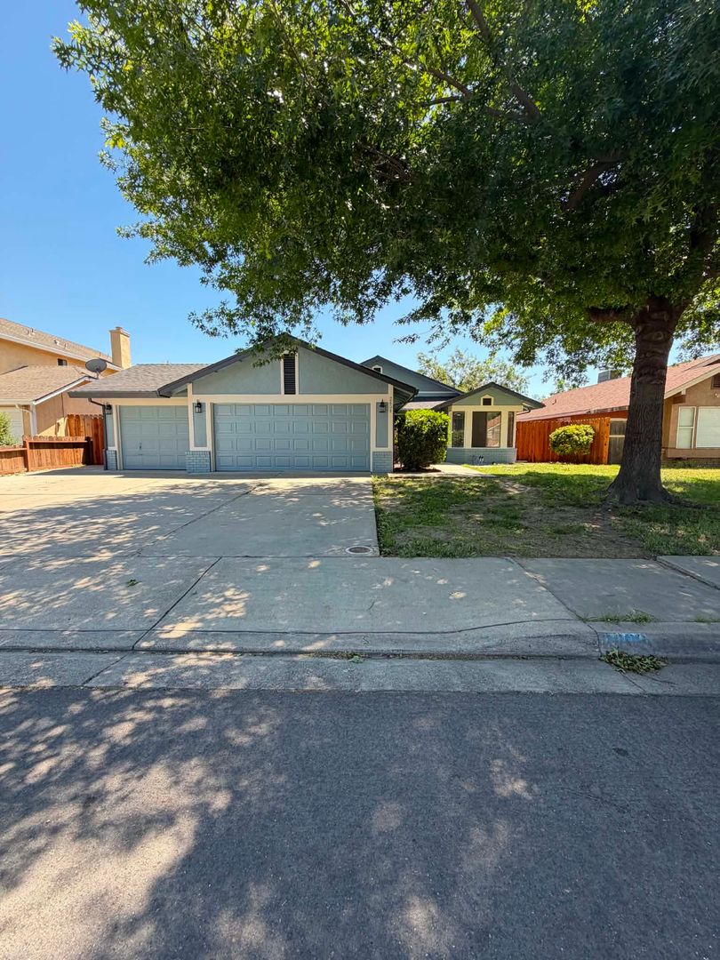 Modesto House: 2808 Canyon Dr