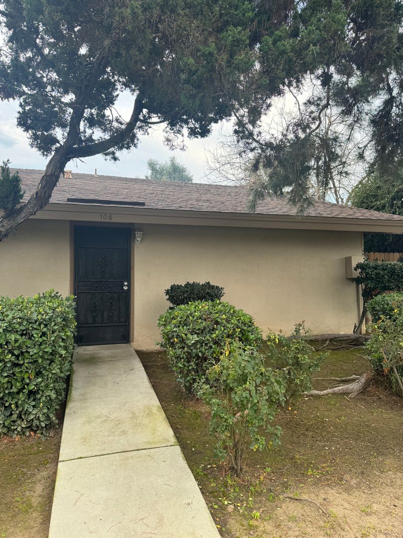 Fresno Apartment: 4814 E. Rialto Ave #106