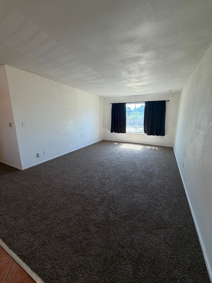Fresno Apartment: 3643-3655 E Lowe Ave