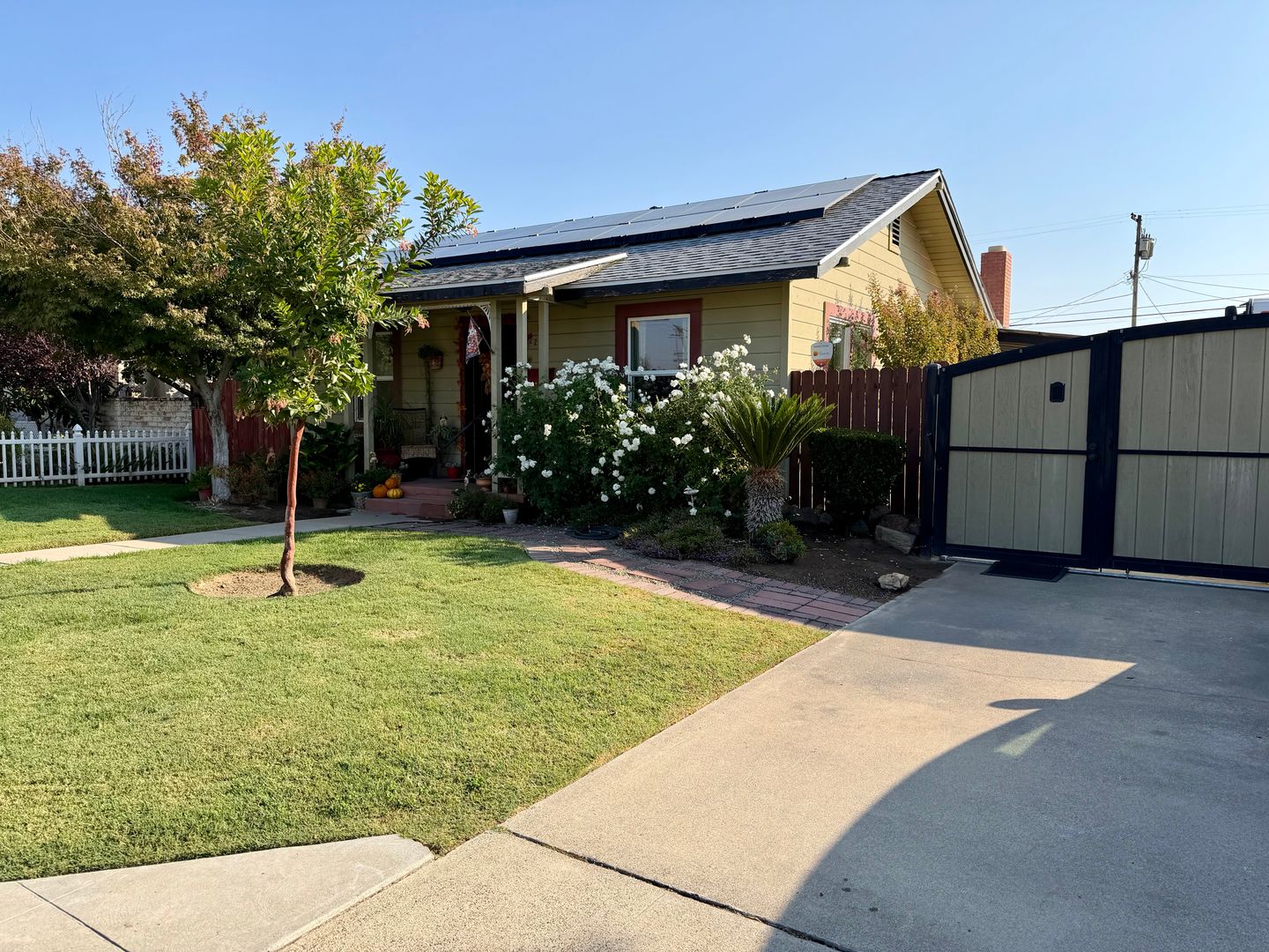 Clovis Apartment: 223 Pollasky Ave