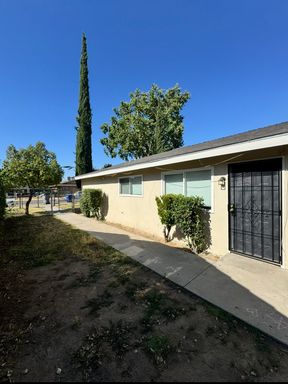 4 bedroom 2 bath Central Fresno – photo 1
