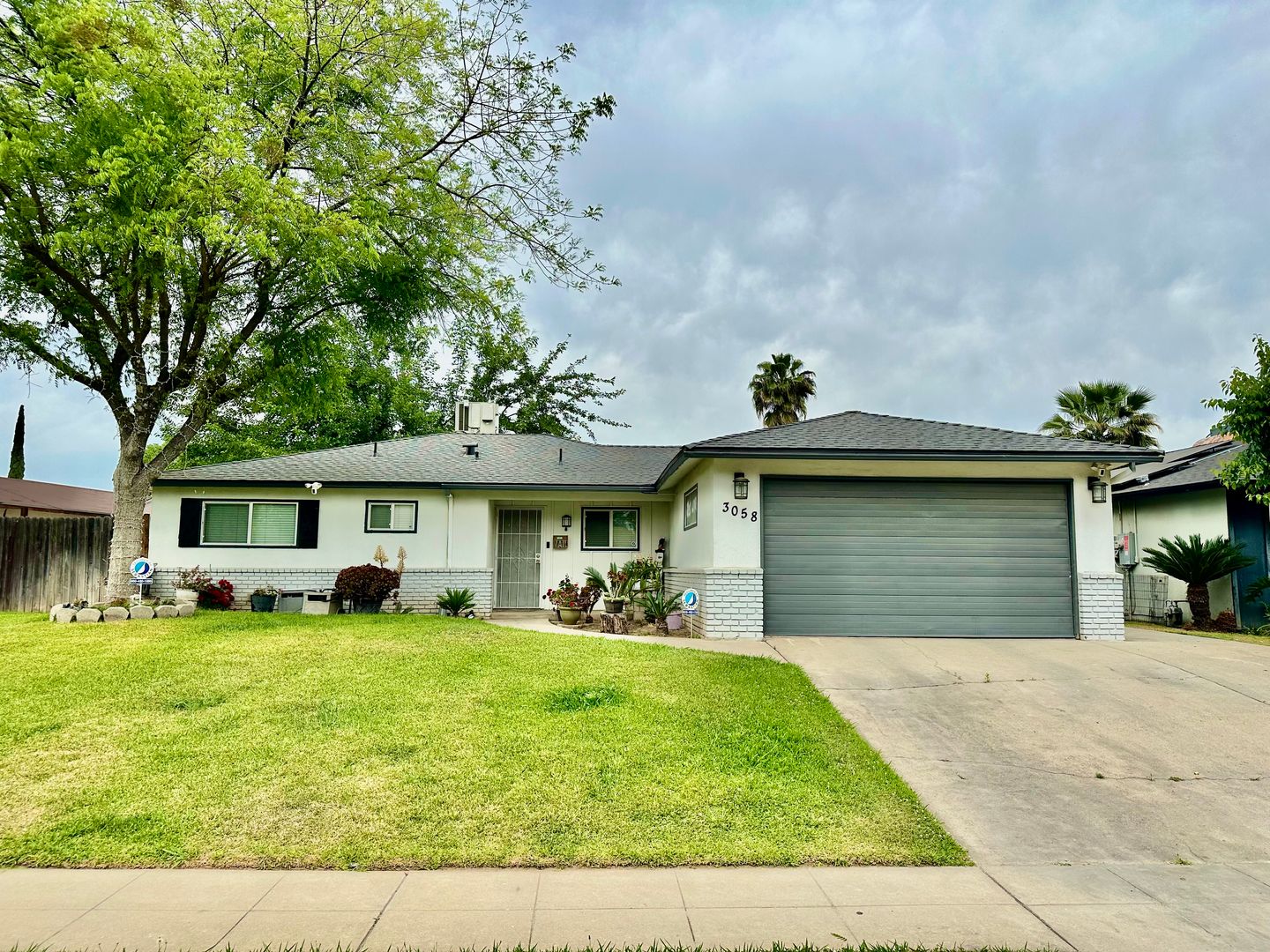 Fresno House: 3058 W San Gabriel Ave