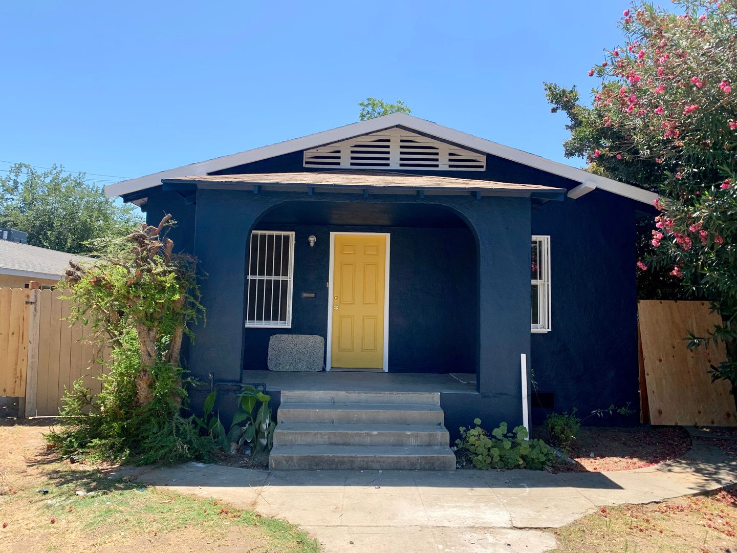 Fresno House: 212 Oneil Ave