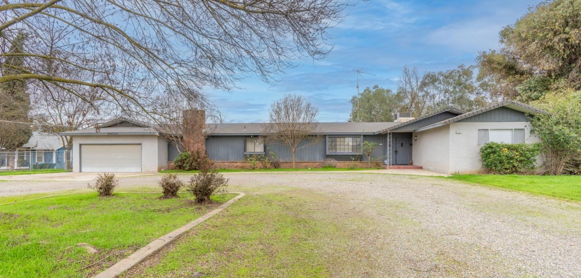 Clovis Apartment: 6549 N Locan Ave
