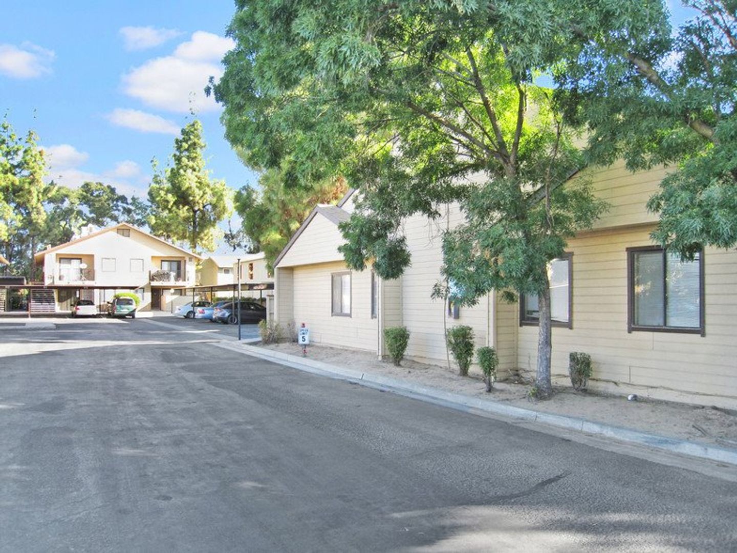 Fresno Apartment: 2015 E Pontiac Way