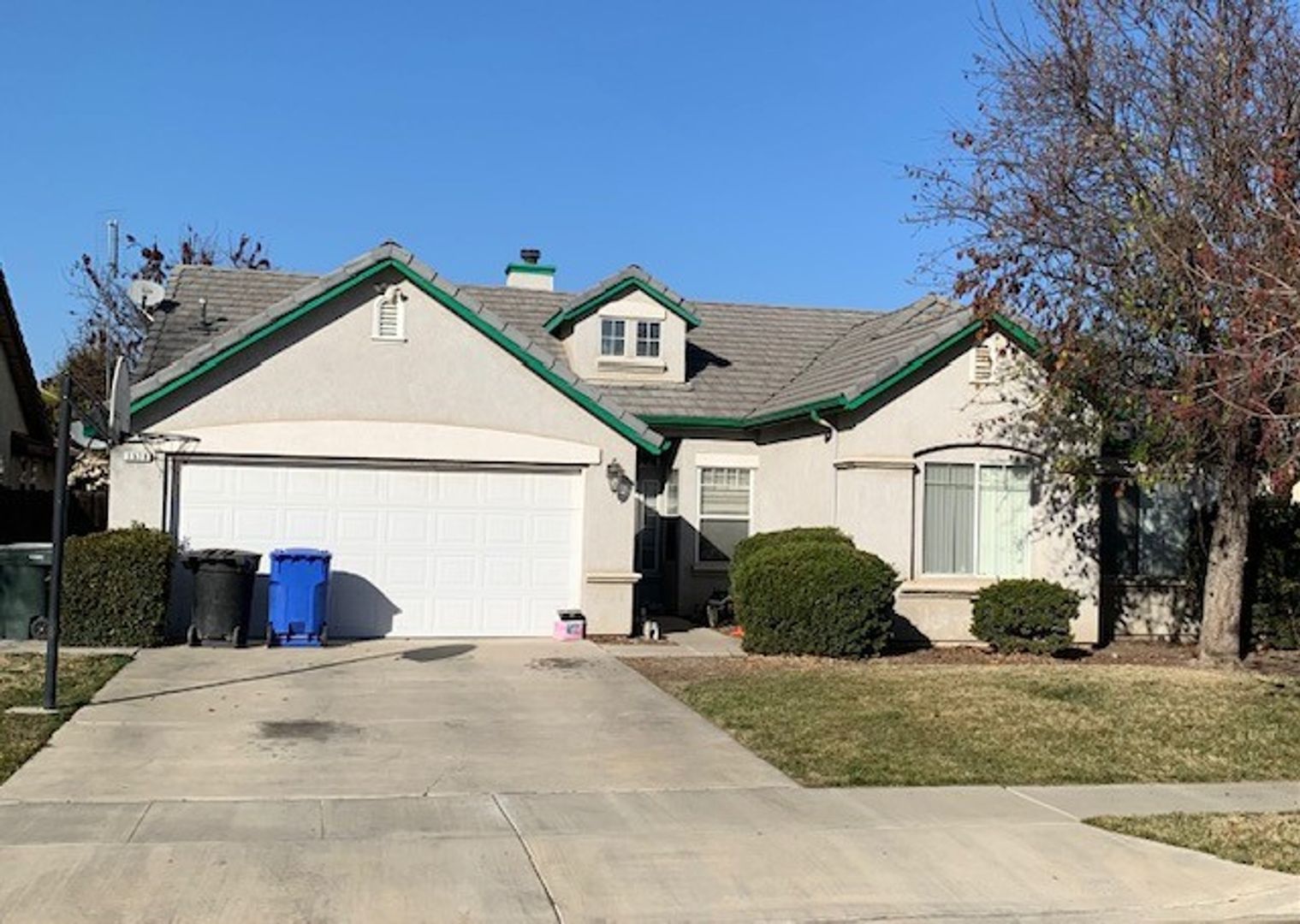 Nice 3 bed 2 bath in quiet Lemoore neighborhood