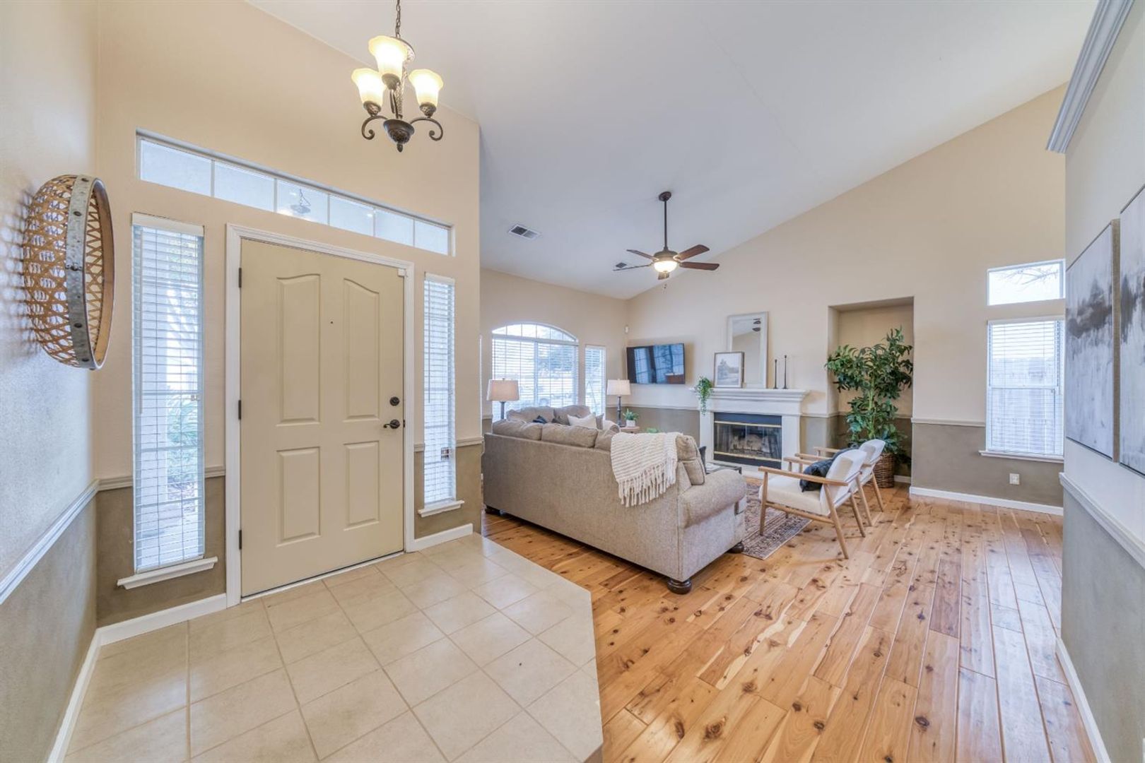 Clovis House: 1943 Menlo Ave