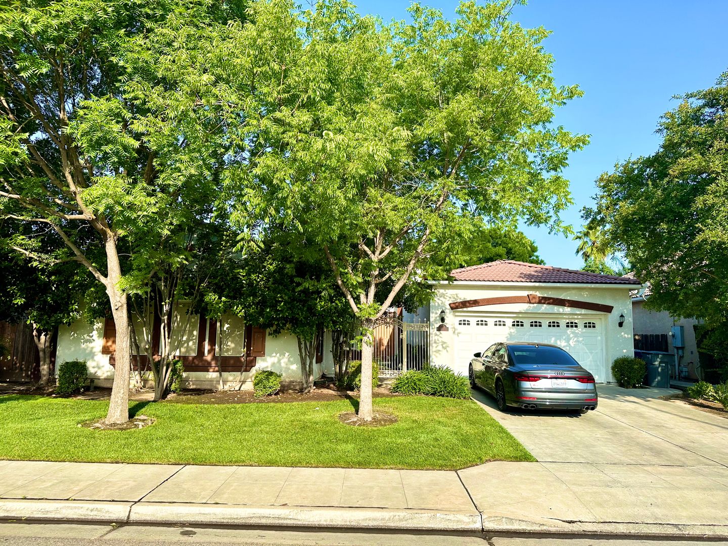 Fresno House: 8359 N Richelle Ave