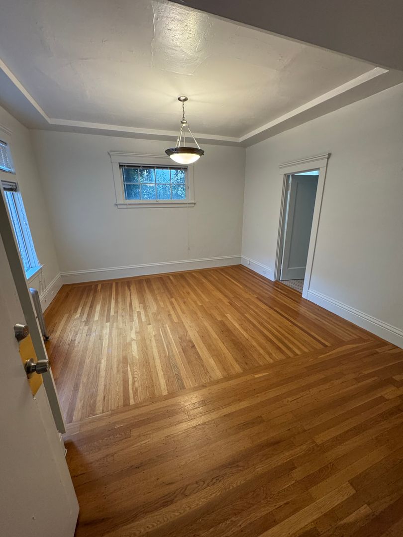 San Francisco Apartment: 1870 Washington St.
