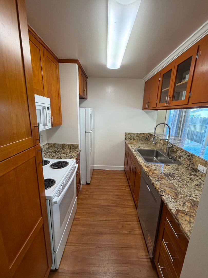 San Mateo Apartment: 3917 Beresford