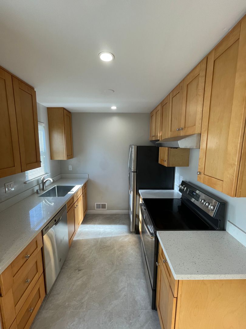 Burlingame Apartment: 610 Ansel Rd
