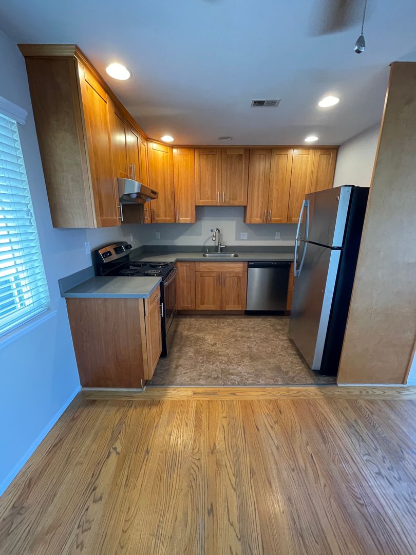 Burlingame Apartment: 2012 Clarice Lane