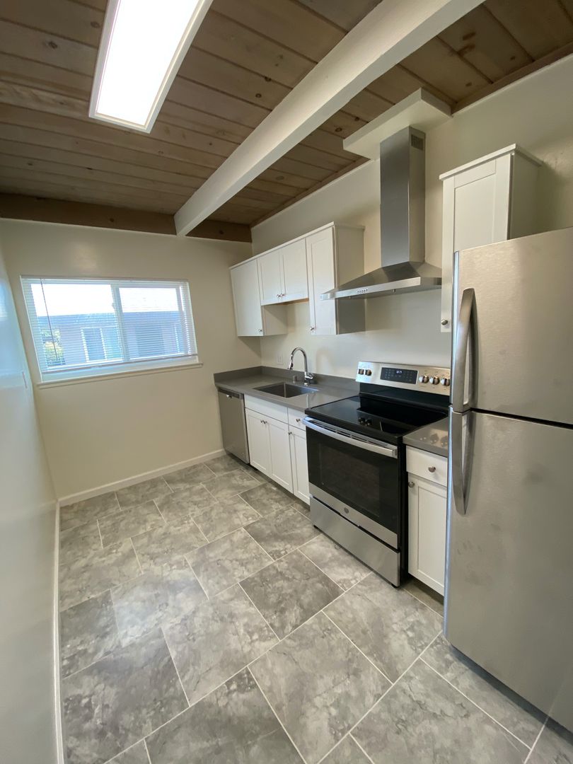 San Mateo Apartment: 21 East 40th Ave.