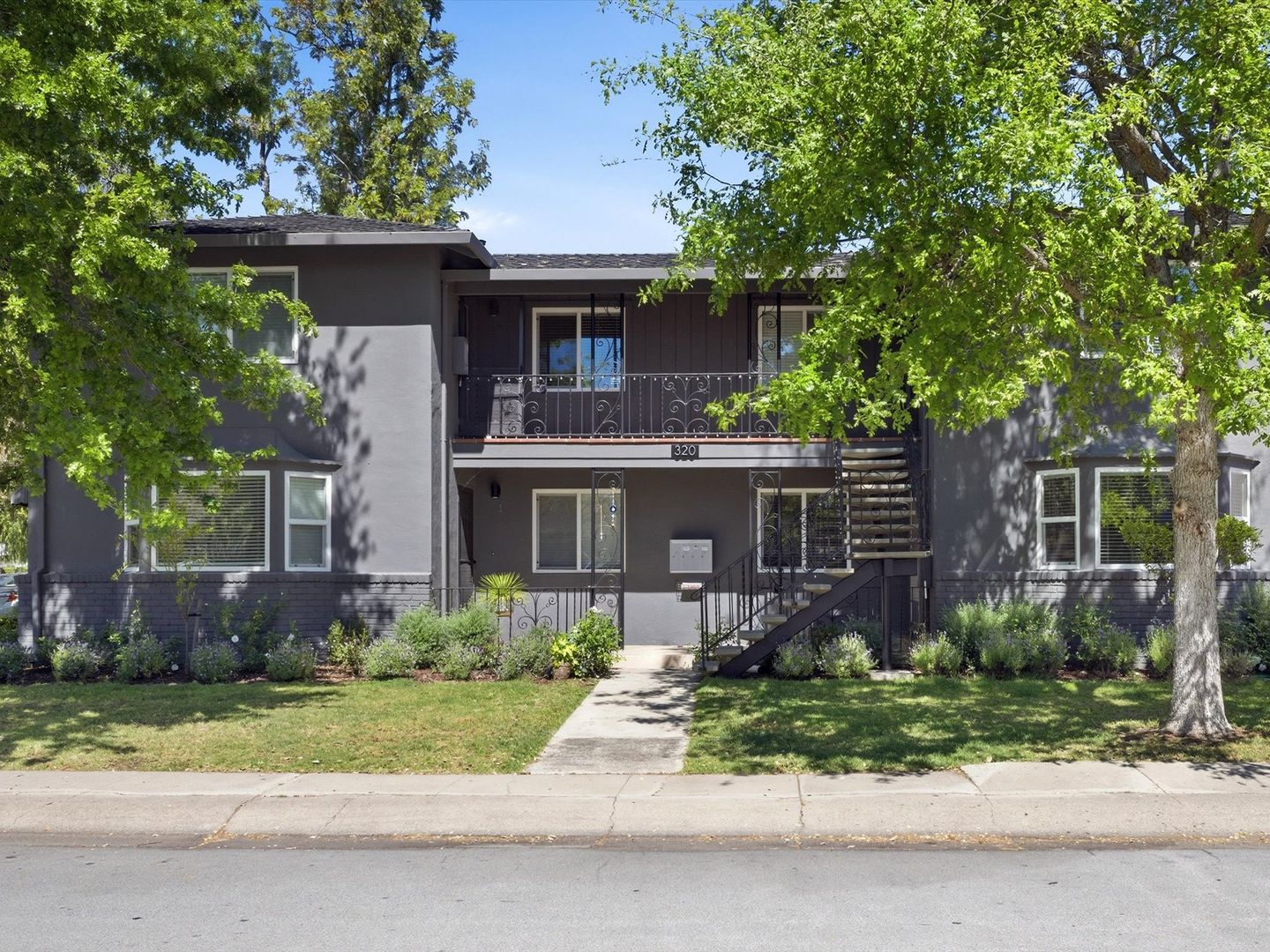 Menlo Park Apartment: 320 Waverly Street