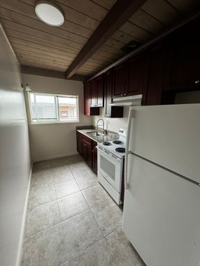 Large Studio - Fantastic Location!