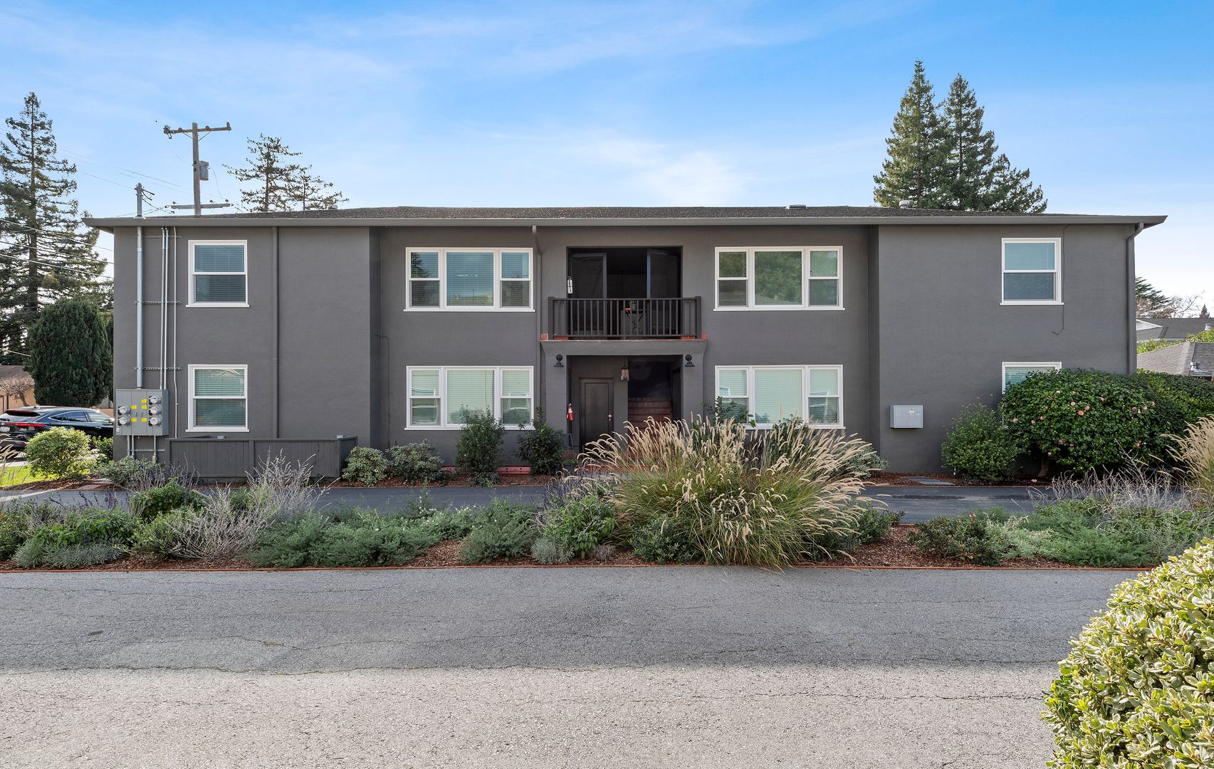 Menlo Park Apartment: 934 Oak Lane