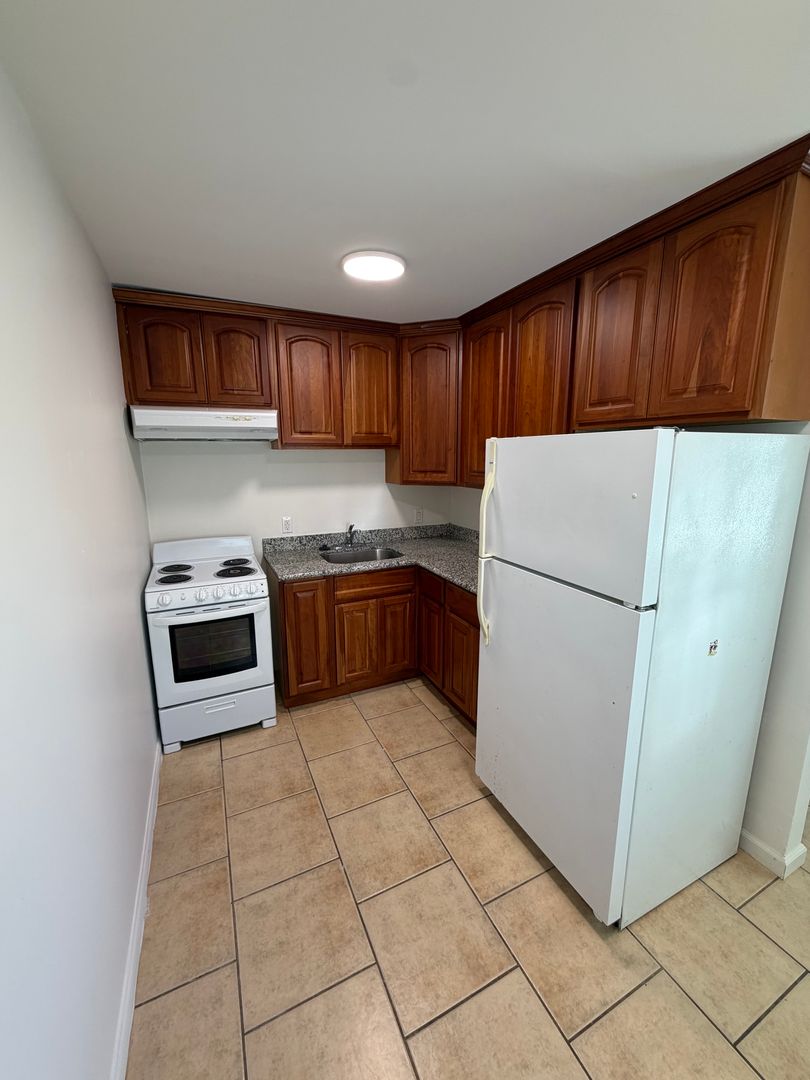 San Mateo Apartment: 60 East 40th Ave