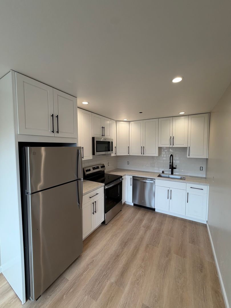 Daly City Apartment: 35 Kent Court