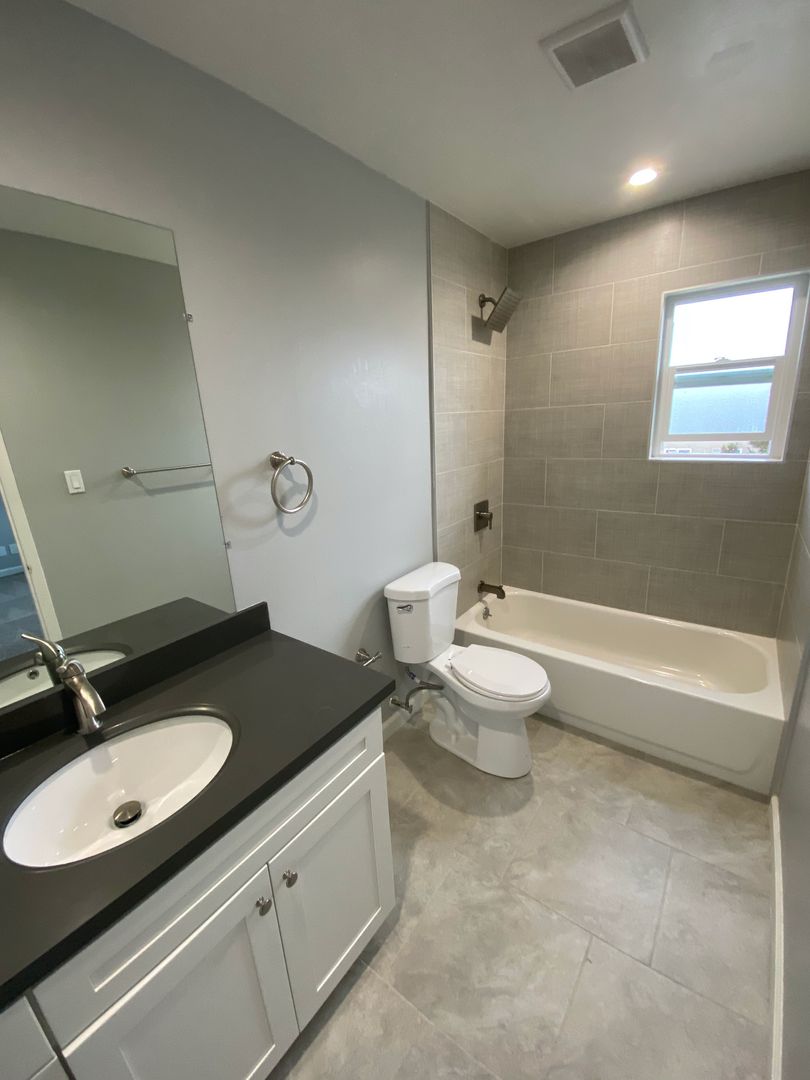 San Mateo Apartment: 400 Bermuda Dr