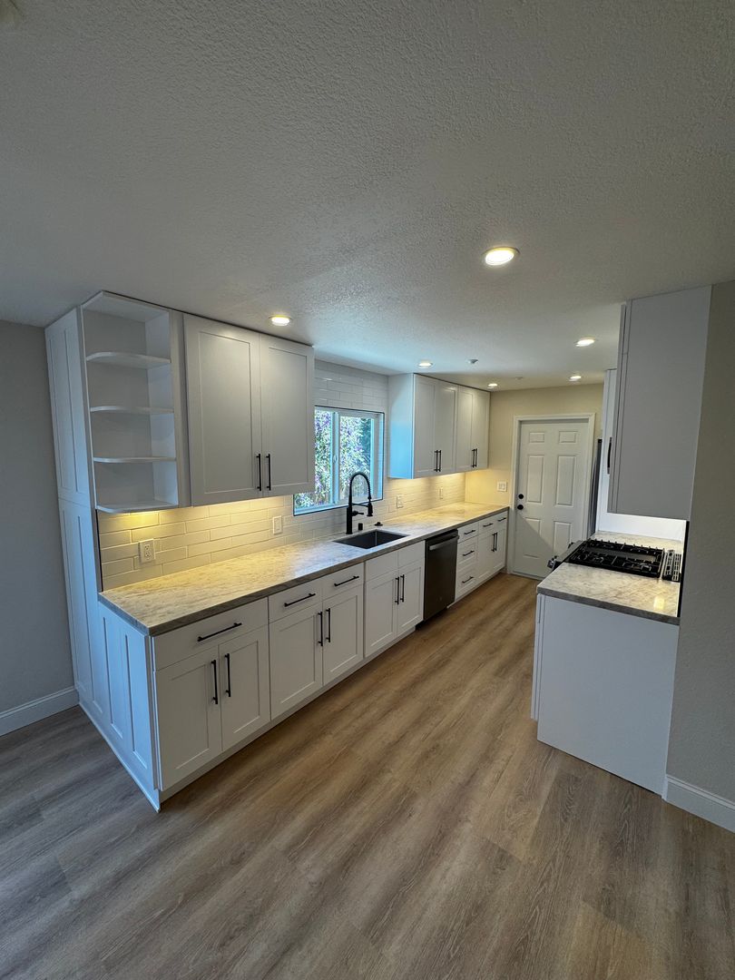 San Mateo Apartment: 606 E Santa Inez