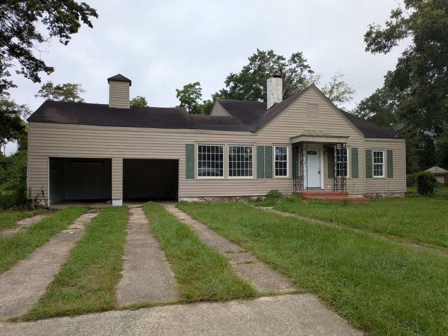 Dublin House: 116 West Drive