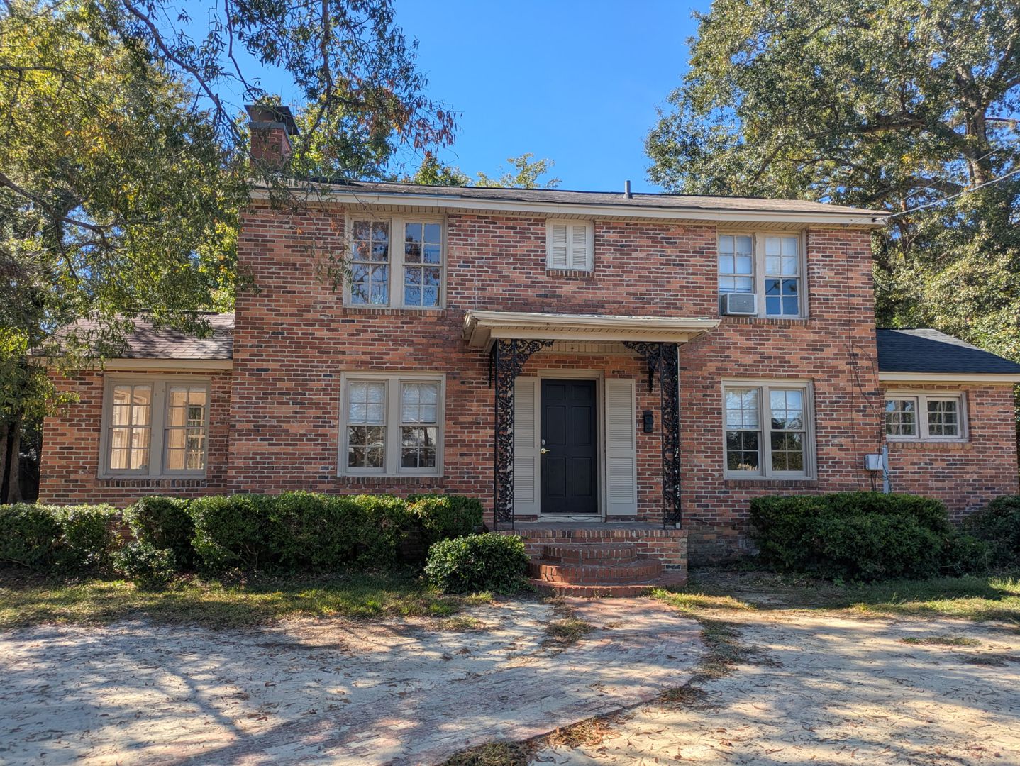 Dublin House: 316 Mimosa Dr.