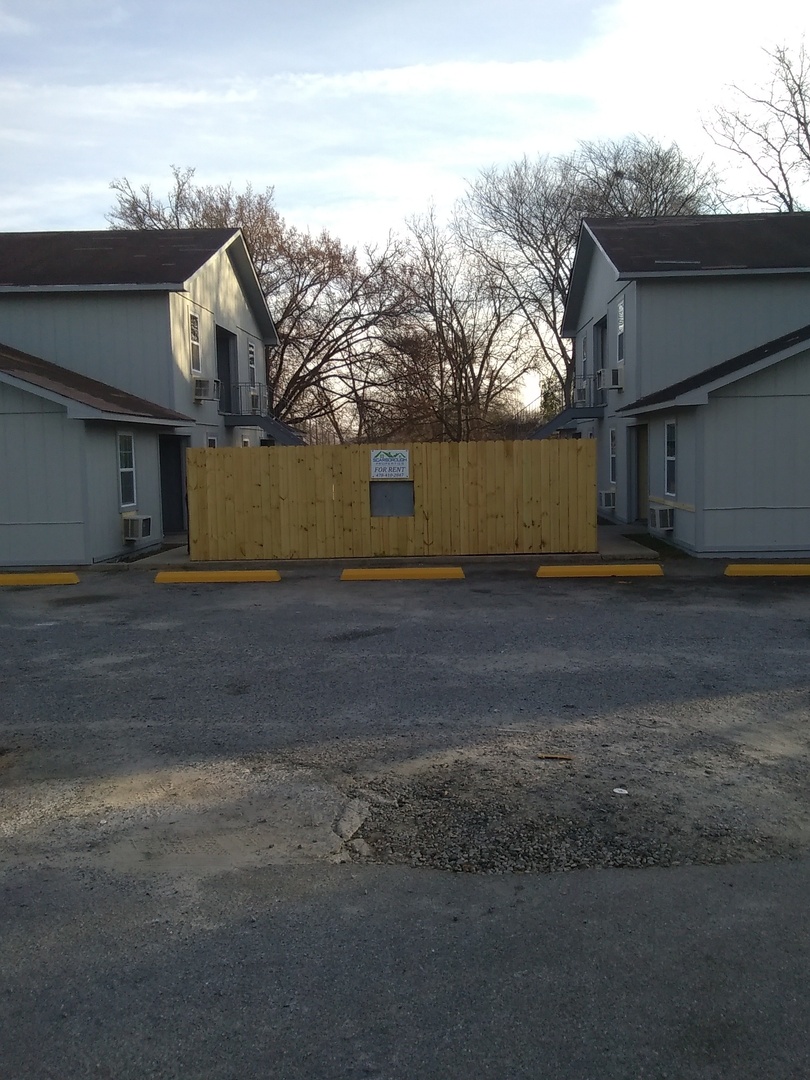 Dublin Apartment: 211 N. Washington St