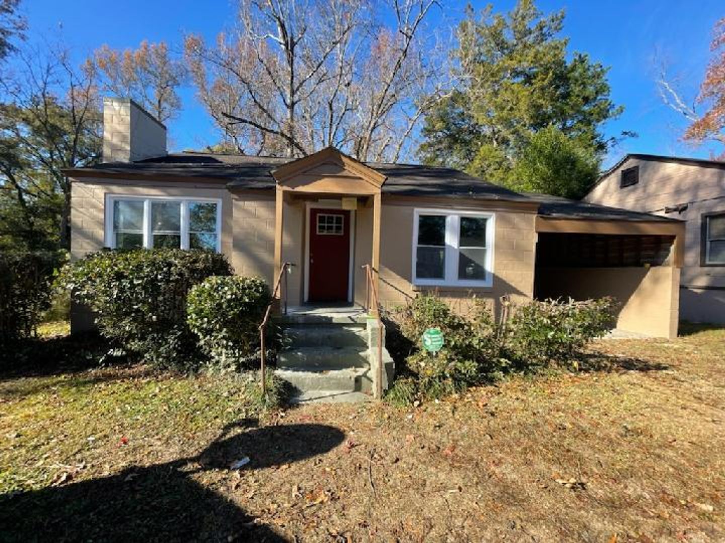 Dublin House: 316 Duncan St