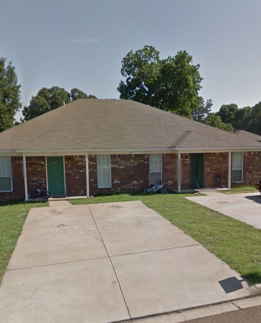 Senatobia Apartment: 100 Nikki Dr