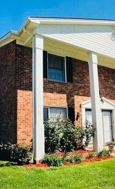 Conveniently Located 2BD/1.5BA Corner Unit w/ Covered Patio in Hickory! – photo 1