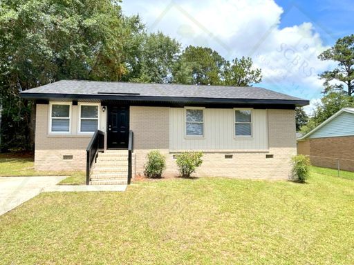 Beautifully Updated 3 Bedroom, 2 Bath Home – Move-In Ready! – photo 1