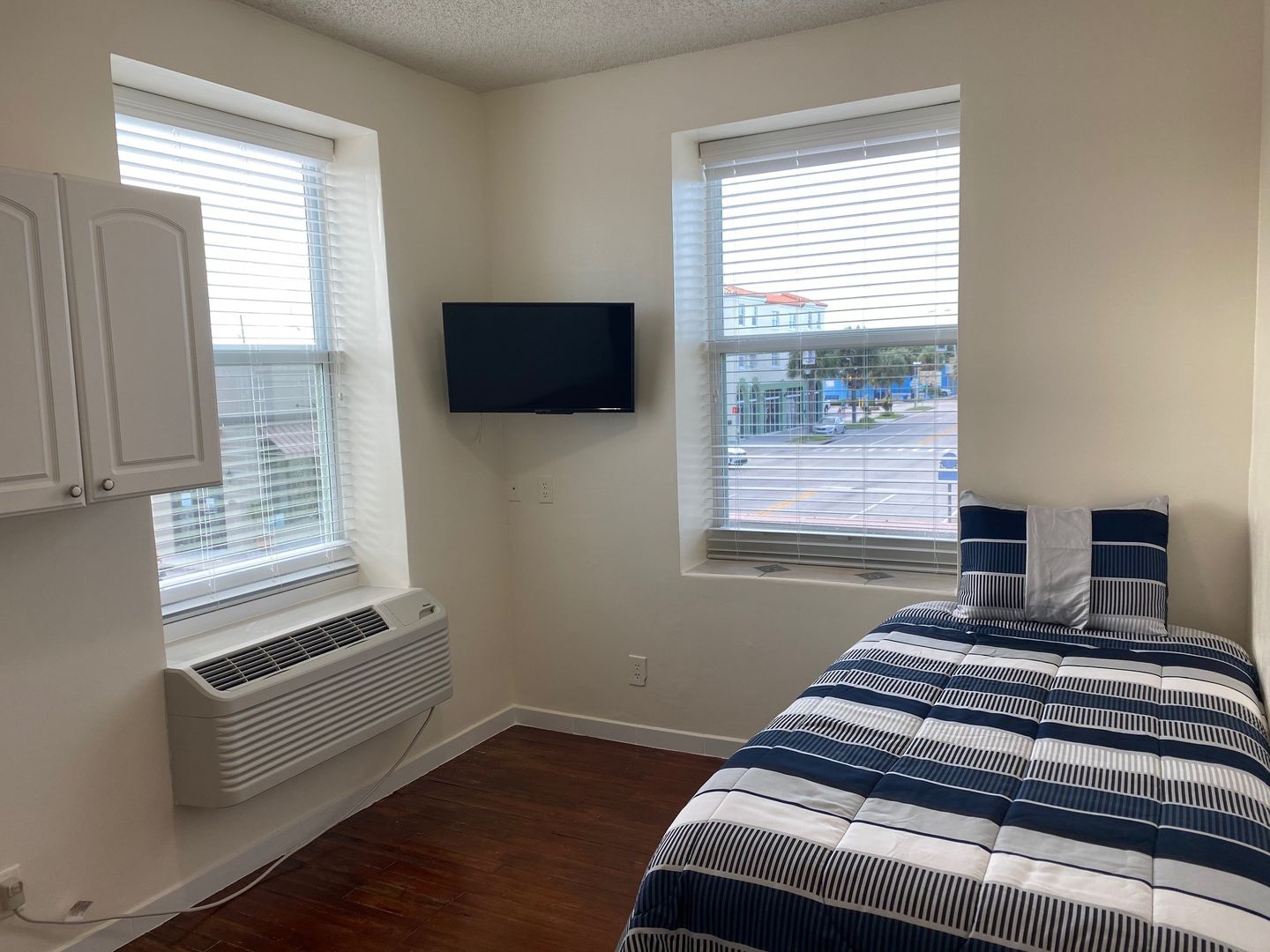 West Palm Beach Apartment: 2320 N Dixie Hwy