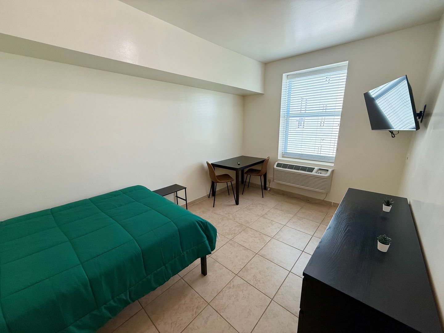 West Palm Beach Apartment: 2320 N Dixie Hwy