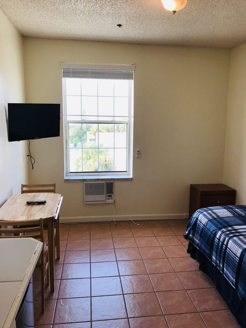 West Palm Beach Apartment: 2320 N Dixie Hwy