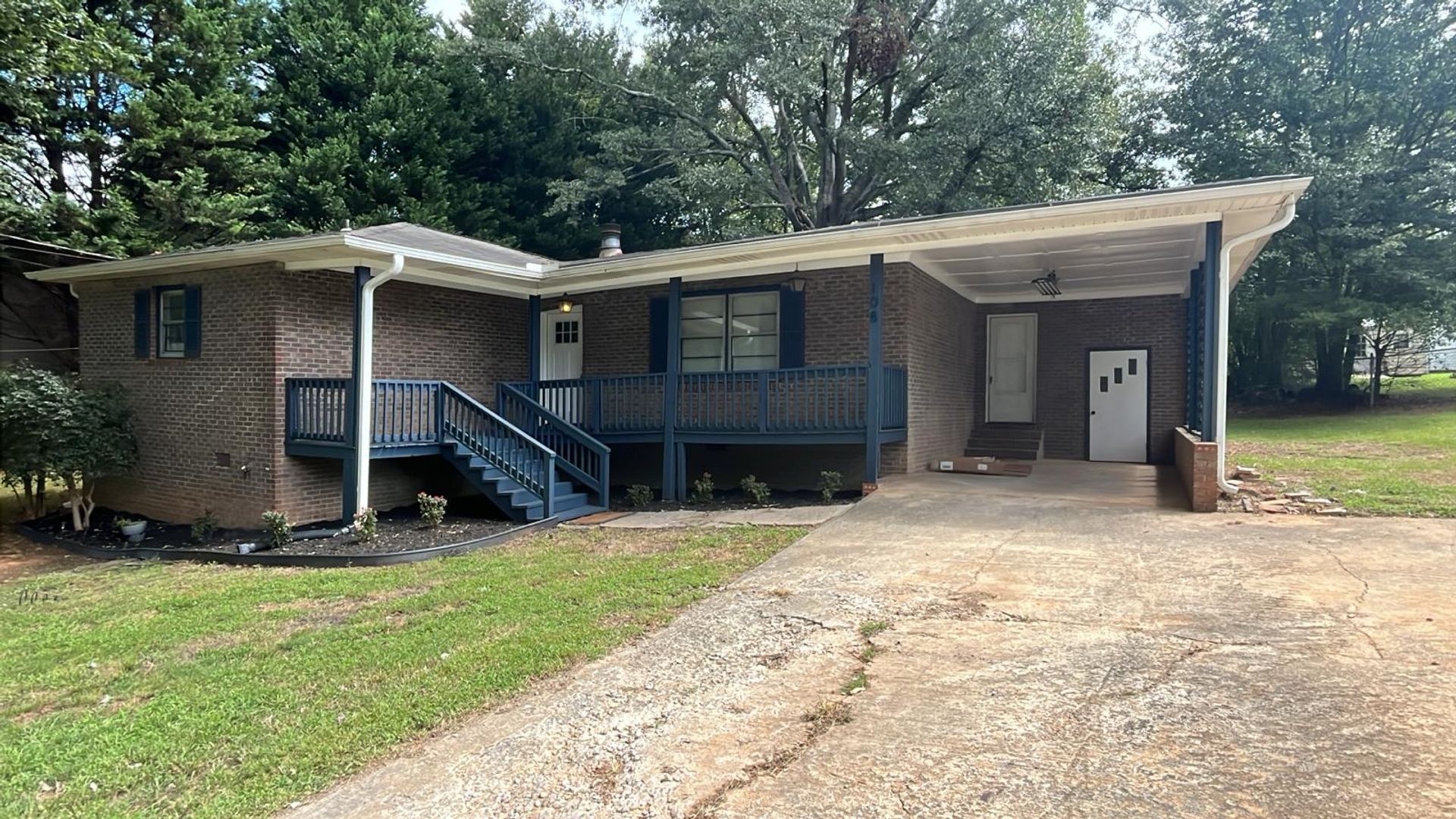 Easley House: 108 Nottingham Lane