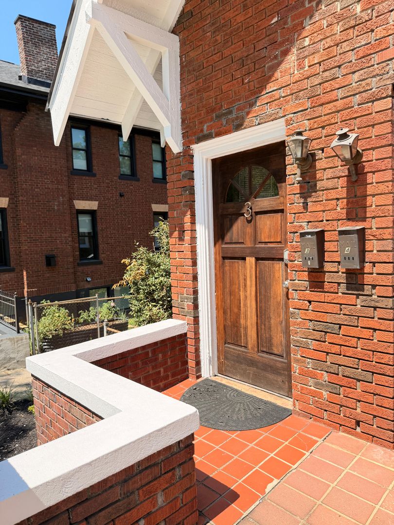 Greenville Apartment: 22 W Earle Street