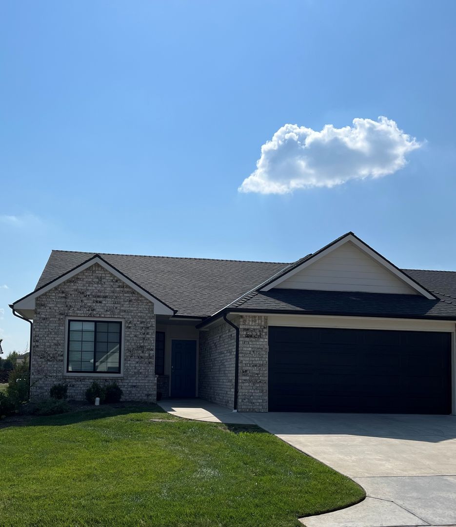 Bel Aire Apartment: 5131 Villa Place