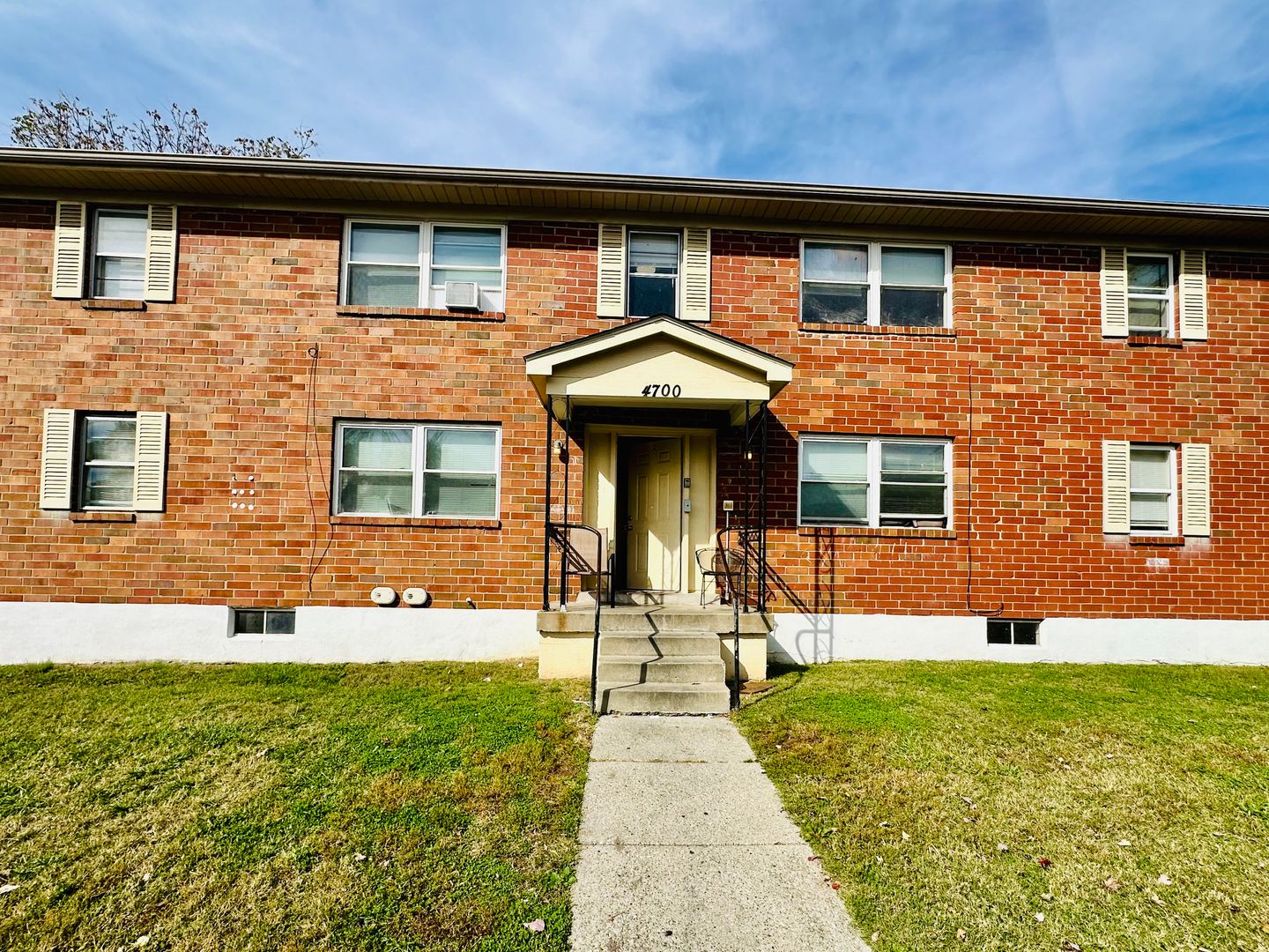 Louisville Apartment: 4700 Walnut Grove Avenue