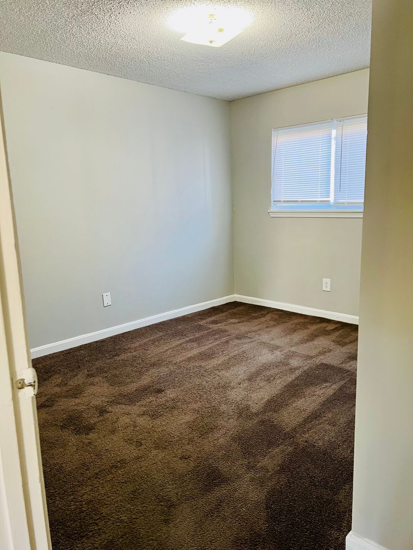 1519 Crums Lane 42, Louisville, KY 40216