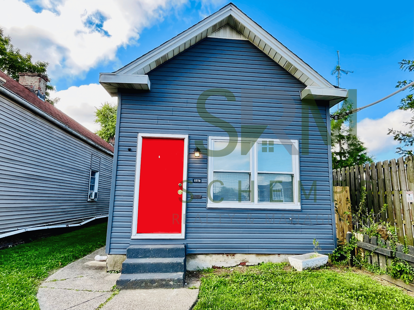 Louisville House: 1770 W. Oak St